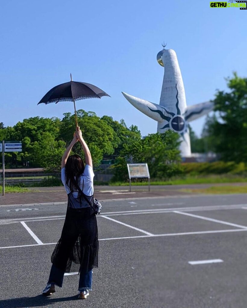 Konomi Suzuki Instagram - 大阪ただいま🐙 #万博公園 #バラ園と日本庭園 #太陽の塔の裏側 #初めて見た🌞 #涼んでいこう〜