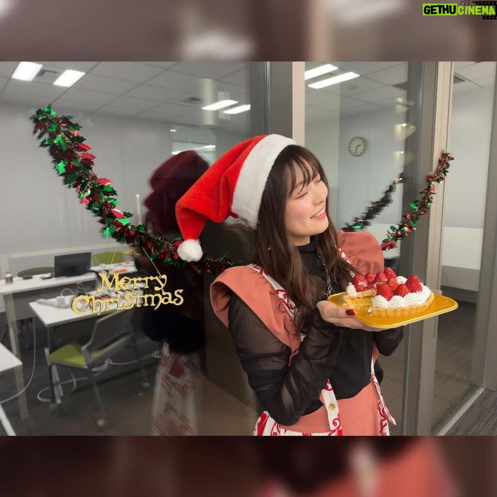 Konomi Suzuki Instagram - あまりに可愛くて今日まで着れてなかったお洋服、ここぞの出番でした🎄 美味しいケーキも食べれた、嬉しい…！ #クリスマス終わっちゃうね #街のお正月への切り替えが早くて #毎年びっくりする