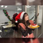 Konomi Suzuki Instagram – あまりに可愛くて今日まで着れてなかったお洋服、ここぞの出番でした🎄
美味しいケーキも食べれた、嬉しい…！

#クリスマス終わっちゃうね
#街のお正月への切り替えが早くて
#毎年びっくりする