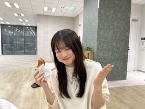 Konomi Suzuki Instagram - メリークリスマス🎄といえば、チキン🍗 明日FC配信20:00から、楽しみだよ〜！ 何着ていこうかしら…。