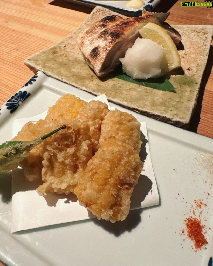 Konomi Suzuki Instagram - 今年もまた京都に来られて嬉しい！ ホッとする美味しい食べ物と、日本の美しい景色と、柔らかい心があって、 そんな京都が大好きです🍁✨ 明日はいよいよ #京プレ ⛩ 国内は年内ラスト歌唱になります！ どうぞよろしくお願いします。 #京都といえばこれ #マールブランシュの #茶の菓 #お取り寄せするくらい大好き！ #袋がクリスマス仕様になってて可愛い…🎅✨