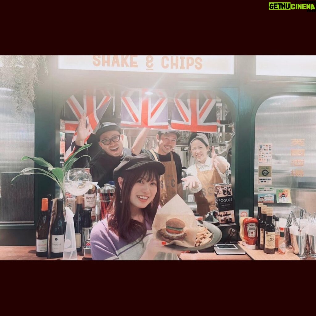 Konomi Suzuki Instagram - 🍔期間限定コラボ決定🍔 鈴木このみと英國酒場 Shake&Chipsさんの第二弾コラボ『CHEERS BURGER』が決定しました！ 10月21日〜11月5日のランチタイム（11:00〜16:00）にて召し上がれます✨ Shake&Chips 東京都千代田区丸の内 1-9-1 東京駅構内 グランスタ八重北B1 黒塀横丁内 ーーーーーーーーーーーーー なんと！11月5日「鈴木このみ Birthday Live 2023 〜CHEERS BURGER〜」開催を記念して、 このみんバーガーを作って頂きました…！またコラボ出来て嬉しいです🤝☺ ビーフ100%のパテとチーズ、アボガド、大好きな味が大大大集結！ 食べ応え抜群、ジューシーでまろやかです🤤 ライブに向けて、美味しい物でエナジーチャージしてね！ 英國酒場 Shake&Chipsは東京駅内にあるので、移動の時などにもぜひ〜！明後日からスタートです🍔⚡✨ #このみんバーガー #めちゃくちゃ美味しいハンバーガーです☺✨ #ミルクシェイクもおすすめ！ #東京駅グルメ #胃ンスタグラム