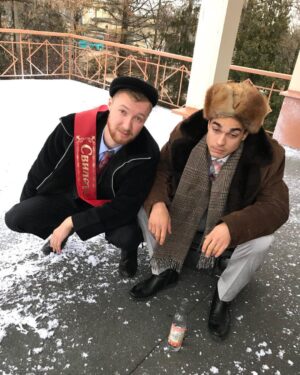 Konstantin Beloshapka Instagram - Прежде чем на тракторе разбиться,
застрелиться, утонуть в реке,
приходил лесник опохмелиться,
приносил мне вишни в кулаке.