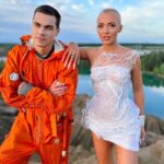 Konstantin Beloshapka Instagram - Я нас поздравляю 🪐 Это мы с Костей @konstanteeeeen на съемках клипа Гагарина уже тогда знали, что меньше чем за неделю на клипе будет 🍋 просмотров🚀🚀🚀 Кондуки