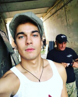 Konstantin Beloshapka Instagram - Громко хлопнув дверью сортира,  Он вышел и сказал: «Привет, я Де Ниро»