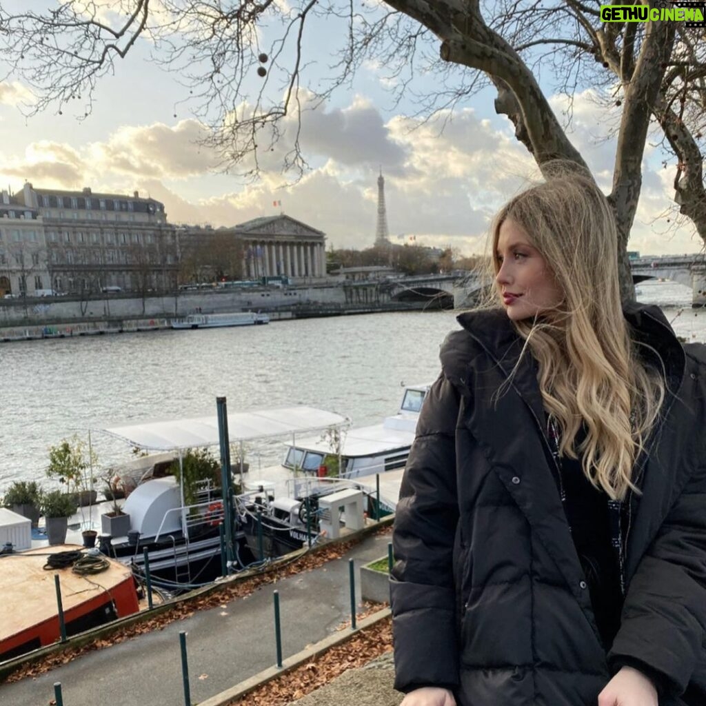 Konstantina Kommata Instagram - Instagram Vs Reality 😆🌪 France, Paris