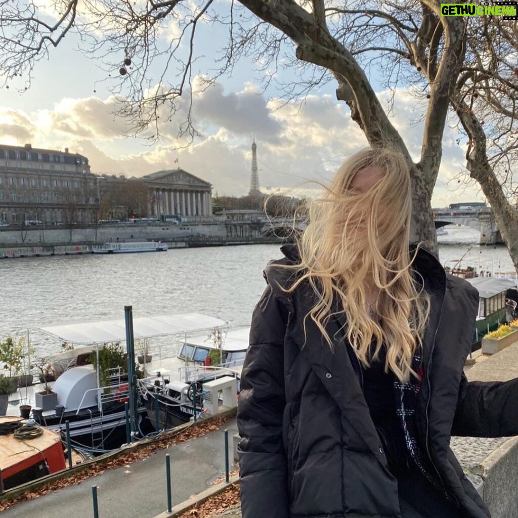 Konstantina Kommata Instagram - Instagram Vs Reality 😆🌪 France, Paris