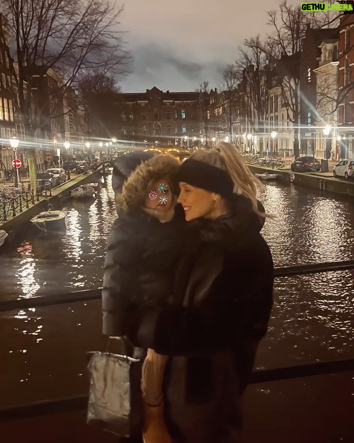 Konstantina Kommata Instagram - Creating memories.. ❄ #family Amsterdam