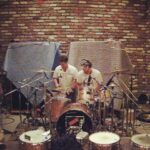 Koray Candemir Instagram - Kids playing with their sticks😁😸🕺🏽 Serkan and Bryan @seksutkek @blashdrums #maskott #tuval #londonbridgestudioseattle