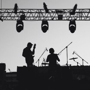Koray Candemir Instagram - rock'n roll @okayaynur 
#bozcaada#gig#nofilter
#beraberçalarkenevimdehissettiğimadam