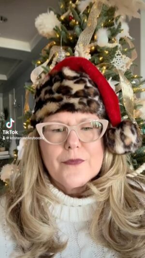 Kristen Ashley Instagram - The last installment! What are my heroes getting their heroines for Christmas? Find out!!! 🎄🤶🎁💝 #fromtherockchicklair