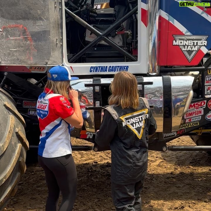 Kristen Bell Instagram - I heard i should do things that scare me. Well today @daxshepard surprised me with a @monsterjam competition! After my heart stopped palpitating(on lap 2) i felt free and empowered and phenomenally grateful that i RIPPED. Thank you @cynthiagauthier for giving me a taste of the power of the Lucas Stabilizer! And thank you @daxshepard for always being my biggest fan. Xo