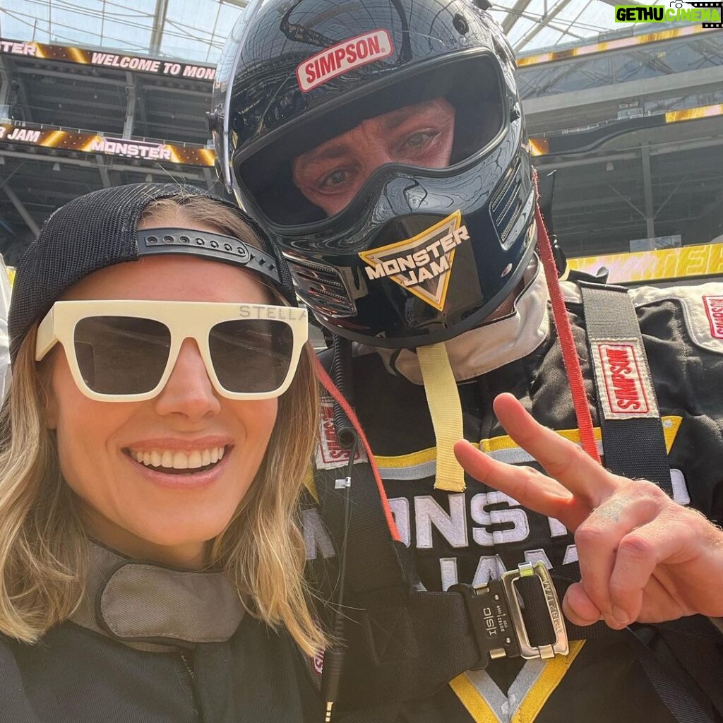 Kristen Bell Instagram - I heard i should do things that scare me. Well today @daxshepard surprised me with a @monsterjam competition! After my heart stopped palpitating(on lap 2) i felt free and empowered and phenomenally grateful that i RIPPED. Thank you @cynthiagauthier for giving me a taste of the power of the Lucas Stabilizer! And thank you @daxshepard for always being my biggest fan. Xo