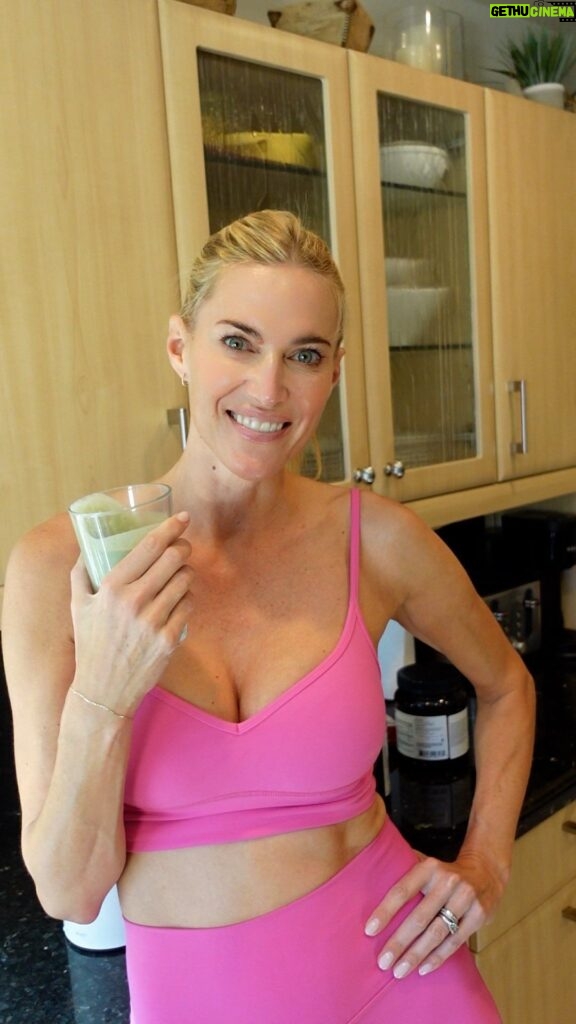 Kristen Taekman Instagram - I have been making this almost everyday for so long let me know if there’s something new I need to try!! 🍓 #snack #hotgirlwalk #healthy #protein #smoothie #realhousewivesofnewyork #rhony #bravo #la