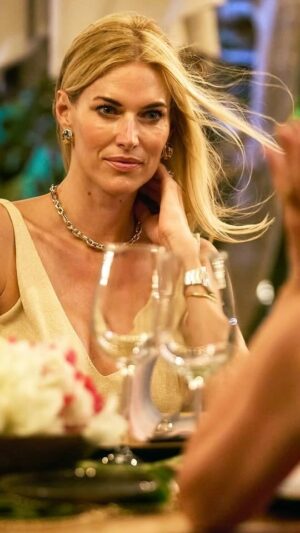 Kristen Taekman Instagram - Have you watched the finale yet?! I have so many thoughts I couldn’t fit it all into this video but 🤯

I’ll post a part two tomorrow!! Pls comment what you want to see more of now that the show is over! 

#realhousewives #rhony #legacy #rhugt #bravo #peacock #grwm #makeup #drama #vacation #girlstrip #realhousewivesultimategirlstrip #ocean