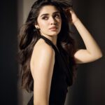 Krithi Shetty Instagram - What you get by achieving your goals is not as important as what you become by achieving your goals ✨ #keepgrowing #loveyourself • • Stylist @nidhijeswani Assisted by @nirikshapoojary_ Earrings @isharya Makeup @kalwon_beauty Hair @kamaldeepss Photographer @gohil_jeet