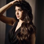 Krithi Shetty Instagram - What you get by achieving your goals is not as important as what you become by achieving your goals ✨ #keepgrowing #loveyourself • • Stylist @nidhijeswani Assisted by @nirikshapoojary_ Earrings @isharya Makeup @kalwon_beauty Hair @kamaldeepss Photographer @gohil_jeet