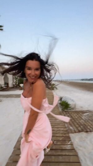 Kseniya Borodina Instagram - Август- это история заканчивающегося лета. Оно вернётся через год, но уже с совсем другой историей. А пока, наслаждаемся моментами ❤️
