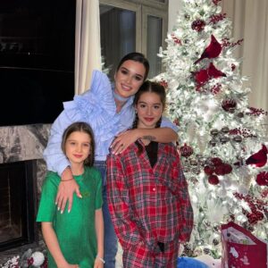 Kseniya Borodina Instagram - С новым 2024 годом❤️ ураааа, я вас очень люблю. Будьте добрее, мягче, пусть любовь живет в ваших домах ❤️