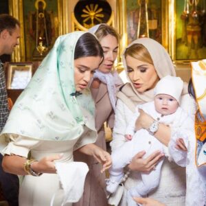 Kseniya Borodina Instagram - Сегодня для меня и для семьи моей близкой подруги @olgaorlova1311 очень важный день. Мы крестили нашу Анечку и я стала ее крестной мамой ❤️😇 Пусть вашу семью хранит Господь! Все что зависит от меня, как от крестной мамы, я все сделаю ❤️ С этого момента за твоей спиной появился ангел-хранитель, который будет оберегать тебя всю жизнь.