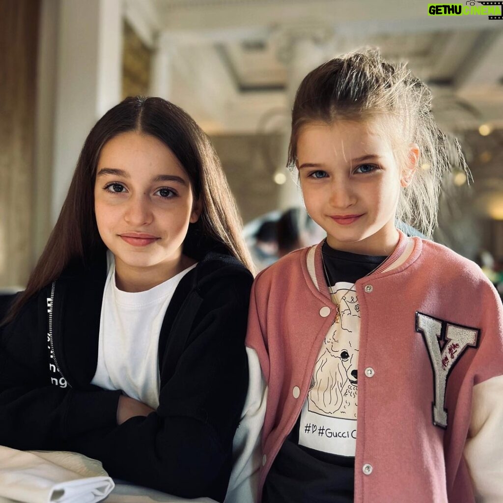 Kseniya Borodina Instagram - Дочь — это комплимент женщине от Бога. Значит она достойна повторения! LOONA