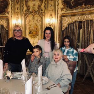 Kseniya Borodina Instagram - Моя любимая бабушка Галя, сегодня тебе 86 лет❤️❤️ с днем рождения, моя дорогая и горячо любимая. Ощущение, что тебе 68, живи долго , будь здоровой , мы всегда рядом с тобой❤️❤️ p.s кстати, Бабу Галю все так любят, что сегодня ее телефон оборвался от звонков, никто никогда к ней не оставался равнодушной. Потому что она сама всегда с большим и чистым сердец дарит свою любовь ❤️