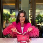 Kseniya Borodina Instagram - Какие классные и теплые сторис я вижу у себя сегодня в ленте в честь праздника! Мне очень нравятся люди, которые любят проводить выходные дни активно, многие сегодня с семьями гуляют, посещают знаковые места, да просто лишний раз проводят время вместе со своей семьей! Вижу, что многие были сегодня на ВДНХ, где стартовала крутая выставка-форум «Россия». Вот что-что, а такие масштабные мероприятия мы умеем делать на 10 из 10. Кто еще не успел, регистрируйтесь, современная наука, культура, новые технологии, будущее России - все это можно увидеть там! Программа реально впечатляет, я надеюсь, что тоже успею побывать там с девчонками! Ну а сегодня мы просто отмечаем день народного единства в кругу семьи, с праздником, друзья! 😘