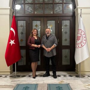 Kubilay Penbeklioğlu Instagram - Değerli sanatçı dostum @kubilaypenbeklioglu ziyarete geldi bizleri çok mutlu etti. 25 ocak saat 20:00 de Yenimahalle Dört Mevsim Tiyatro Salonunda Muhteşem bir oyunla @romadabircinayet oyunu ile sizlerle.... Ankara, Turkey