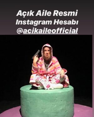 Kubilay Penbeklioğlu Instagram - #açıkaile #özgeözberk #kubilaypenbeklioglu #tiyatro #komedi #dariofo #opencouple #coppiaaperta #teatro #comedi