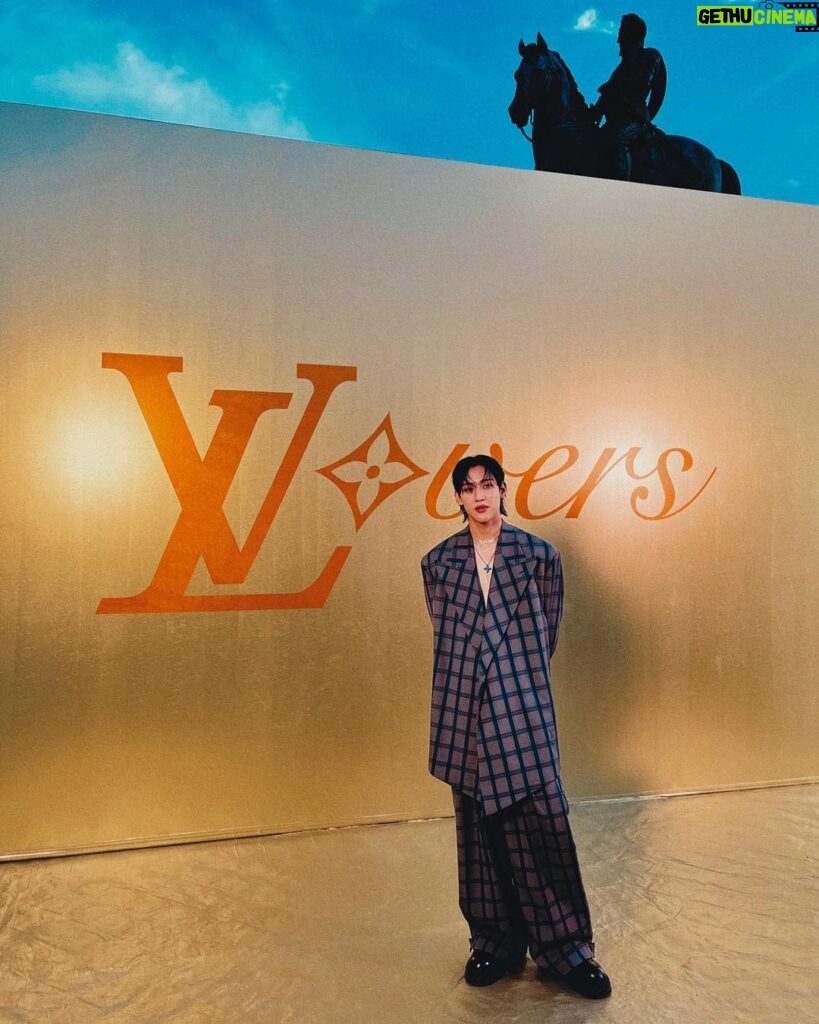 Kunpimook Bhuwakul Instagram - Thanks to @pharrell & @louisvuitton for open a new world to me i had learn alot of new experience🙌🏻 now is time to go back and create a new art and i'll see yall all around the world SOON🛫 #LVMenSS24 Paris, France