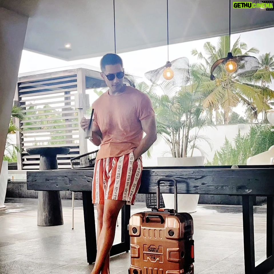 Kurt Chou Instagram - 試著藉著這次旅行 把心中那些有的沒的 留在國外，希望回到自己家鄉 又是一個新的自己 Ubud, Bali, Indonesia
