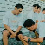 Kurt Chou Instagram - 帶著女兒去嘉義參加了朋友的生日 兩天一夜的中間穿插了一些團隊遊戲 我被分配到要抓到人才能贏的老鷹 本想輕鬆玩開心就好，畢竟老大不小了 但也不知為何突然又認真起來 充滿碎石的場地也讓我傷痕纍纍 但還是充滿了無數美好回憶 @ajgimi7 生日快樂，祝福每年都能一樣幸福健康，謝謝新朋友紀錄的照片！