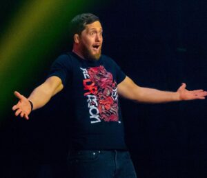 Kyle Greenwood Instagram - It’s Wednesday again, can you believe it?! #reDRagon tonight on your TV screens.