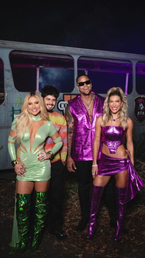 Léo Santana Instagram - Dei spoiler de #CamaRepetida no show de SP e agora tô trazendo aqui pra vcs exclusivamente com a dança! 💚🩷 Coloca o capacete que lá vem pedrada com o @zefelipecantor

Quem tá pronto pra dar o reverso 🔄 da superação? 

16.11 nos apps de música! 

dc: @loreimprota