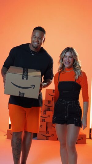 Léo Santana Instagram - Eu e @loreimprota fomos os primeiros a topar o #DesafioBlackFridayAmazon. O desafio tá lançado!
Bora dançar com a gente?! Amanhã, a partir das 12h, essa história continua nas redes de @AmazonBrasil. Fiquem de olho! 👀