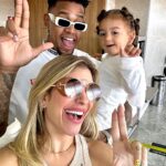 Léo Santana Instagram - Família feLIZ embarcando para mais uma aventura! ❤️ Em setembro trouxemos a Disney para a nossa Lilica, mas agora chegou a hora de levar ela para viver momentos imperdíveis ao lado dos personagens favoritos! Ao @passagensimperdiveis o nosso muito obrigado por mais uma vez estar presente em nossas viagens. Foi o app deles que nos mostrou a oferta das passagens, já baixa aí também, dica de ouro, viu?! ✈️ #PassagensImperdiveis Orlando, Florida