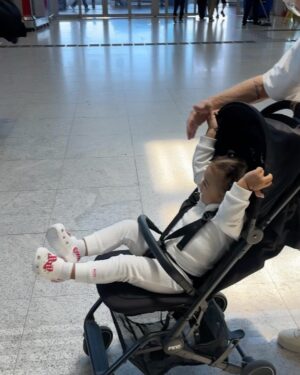 Léo Santana Instagram - Família feLIZ embarcando para mais uma aventura! ❤️

Em setembro trouxemos a Disney para a nossa Lilica, mas agora chegou a hora de levar ela para viver momentos imperdíveis ao lado dos personagens favoritos! 

Ao @passagensimperdiveis o nosso muito obrigado por mais uma vez estar presente em nossas viagens. Foi o app deles que nos mostrou a oferta das passagens, já baixa aí também, dica de ouro, viu?! ✈️ 

#PassagensImperdiveis