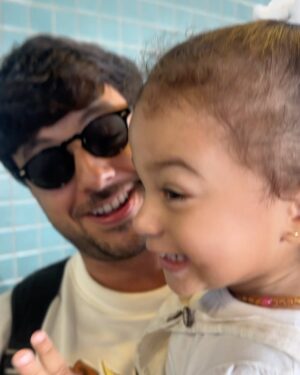 Léo Santana Instagram - Família feLIZ embarcando para mais uma aventura! ❤️

Em setembro trouxemos a Disney para a nossa Lilica, mas agora chegou a hora de levar ela para viver momentos imperdíveis ao lado dos personagens favoritos! 

Ao @passagensimperdiveis o nosso muito obrigado por mais uma vez estar presente em nossas viagens. Foi o app deles que nos mostrou a oferta das passagens, já baixa aí também, dica de ouro, viu?! ✈️ 

#PassagensImperdiveis