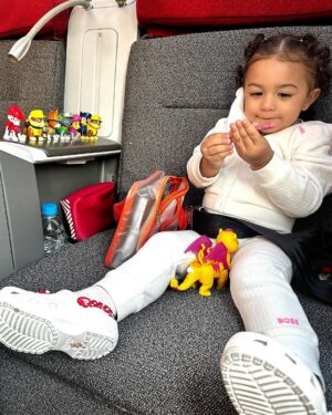 Léo Santana Instagram - Família feLIZ embarcando para mais uma aventura! ❤️

Em setembro trouxemos a Disney para a nossa Lilica, mas agora chegou a hora de levar ela para viver momentos imperdíveis ao lado dos personagens favoritos! 

Ao @passagensimperdiveis o nosso muito obrigado por mais uma vez estar presente em nossas viagens. Foi o app deles que nos mostrou a oferta das passagens, já baixa aí também, dica de ouro, viu?! ✈️ 

#PassagensImperdiveis