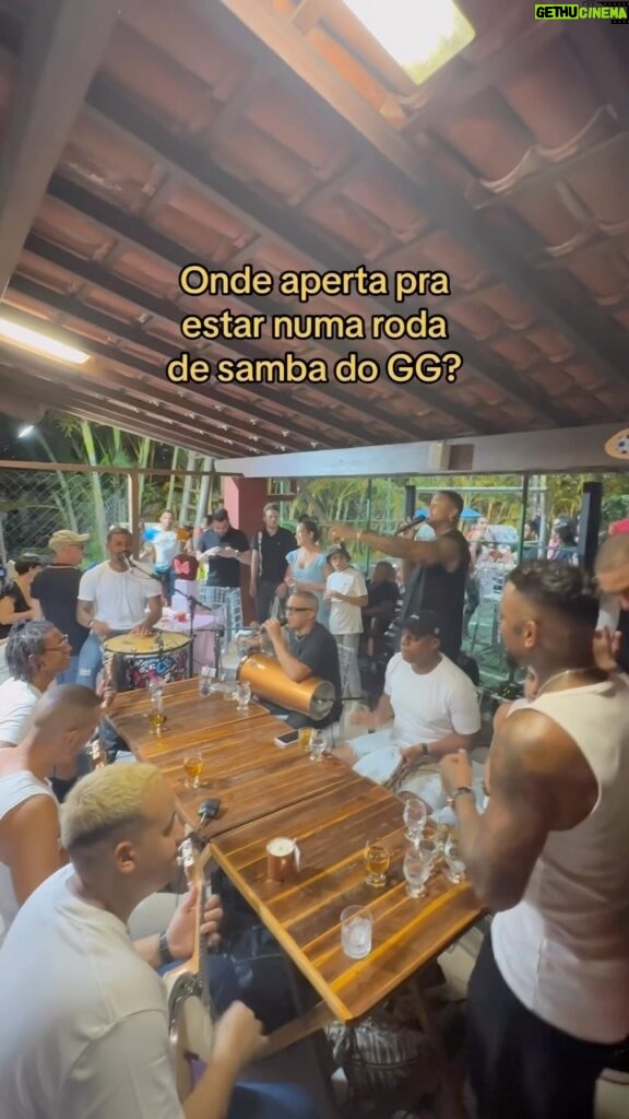 Léo Santana Instagram - Que resenha kakakaka! Sextou: @brahmacerveja gelada, amigos reunidos e uma roda de samba 😮‍💨🙌🏿 quem também queria? #bebacommoderação