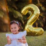 Léo Santana Instagram - Hoje é o dia da nossa felicidade, 2 aninhos do amor das nossas vidas. Liz tem um jeito único de fazer nossos dias felizes, ela chegou e trouxe transformação e muito amor, é o nosso coração fora do peito, nossa benção e promessa de Deus! Que Ele continue te iluminando com tudo de mais lindo sempre. Parabéeeeens, filha!!! Te amamos 🤍🎉 Salvador, Bahia, Brazil