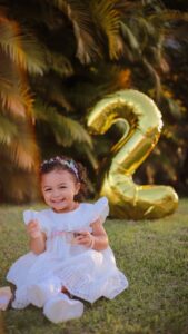 Léo Santana Instagram - Hoje é o dia da nossa felicidade, 2 aninhos do amor das nossas vidas. Liz tem um jeito único de fazer nossos dias felizes, ela chegou e trouxe transformação e muito amor, é o nosso coração fora do peito, nossa benção e promessa de Deus! Que Ele continue te iluminando com tudo de mais lindo sempre. Parabéeeeens, filha!!! Te amamos 🤍🎉 Salvador, Bahia, Brazil