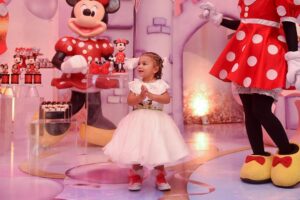 Léo Santana Instagram - Trouxemos a Disney até Lilica, estamos vivendo um sonho! Te amamos, filha!!! ❤️😍