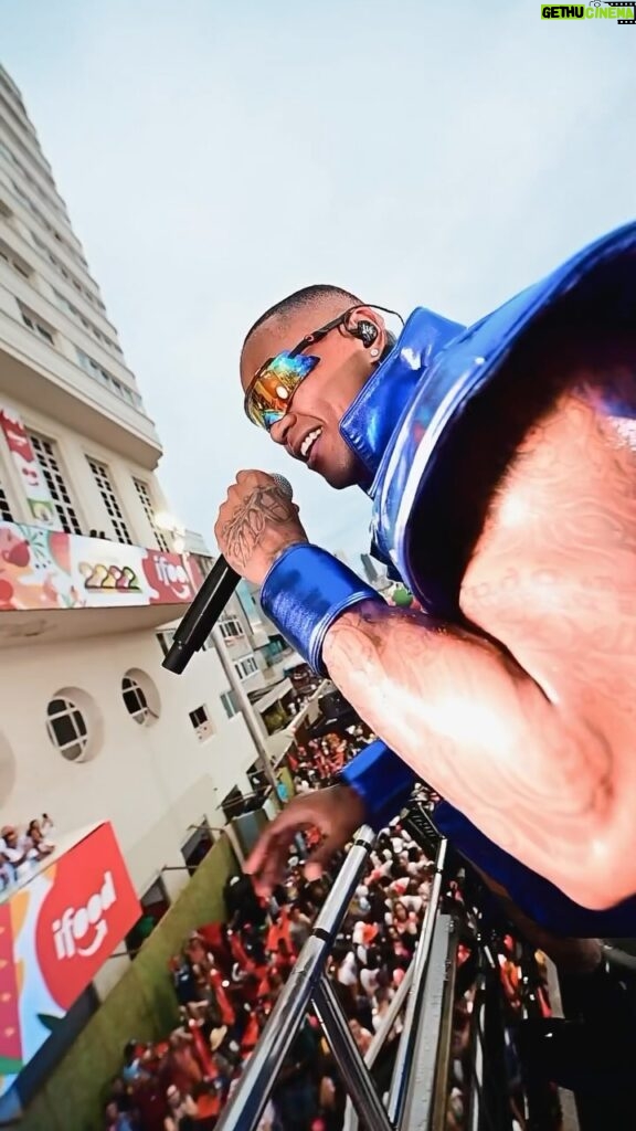 Léo Santana Instagram - Saudade do carnaval já pode, family? 😮‍💨😍 Confiram a parte 1 do corre mais doido do ano e o que eu mais amo e me preparo pra viver! Qual curiosidade que você gostaria de saber do meu #CarnavalGG? 😎 🎥: @edermotaphoto Carnaval de Salvador
