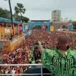 Léo Santana Instagram – Sobre ontem 11/02 family: #PipocaDoGigante direto do circuito Campo Grande 😍🙌🏿 vivemos mais momentos incríveis no #CarnavalGG, hein?! 

Quem cantou #PernaBamba aí?! 

🎥: @r8mproducoes Carnaval de Salvador