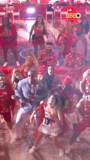 Léo Santana Instagram - #BBB24 📹 • Todo mundo na swingueira juntinho com @leosantana:

PAAAAAARA
PAPATIPARÁ! 🎶

#RedeBBB