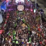 Léo Santana Instagram - Uma coisa eu posso dizer: EU VIVI esse Pipoco, viu, family? Que energia ÚNICA pra começar o #CarnavalGG com pé direito. 🙌🏿😎 Quem foi aí? Me conta que eu quero saber kaka 🎥: @reymon_of / @marjoryuzeda Carnaval de Salvador