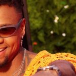 Léo Santana Instagram - Meu feat. com a @chillibeansoficial para coleção Chilli Hits 2024 tá o próprio hit do verão! Olha só esses detalhes inspirados na minha carreira e história! Corre pra loja mais próxima eleger seu modelo favorito! #ChilliHits #Verão2024 #ChilliBeans #Carnaval2024 #ÓculosdeSol #Hit #LuisaSonza #LeoSantana