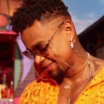 Léo Santana Instagram - Meu feat. com a @chillibeansoficial para coleção Chilli Hits 2024 tá o próprio hit do verão! Olha só esses detalhes inspirados na minha carreira e história! Corre pra loja mais próxima eleger seu modelo favorito! #ChilliHits #Verão2024 #ChilliBeans #Carnaval2024 #ÓculosdeSol #Hit #LuisaSonza #LeoSantana