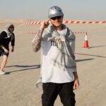Lado Kvataniya Instagram - Я не всегда помню, как проходил съемочный процесс. Только отдельные кадры и задачи. Когда я просматриваю бекстейдж, то осознаю каким странным делом мы занимаемся. Если как-то описать происходящее, то это выглядит следующим образом. Группа эгоцентричных подростков высадилась на луну с миссией построить Колизей и обратить процесс старения, но на все у них есть строго 12 часов(с текущим обедом) и одна шариковая ручка, которую нужно обязательно вернуть, потому что арендная. Вот и на этом фото происходит очередная высадка... | Фоторужье @klepnev | #съемки #бекстейдж